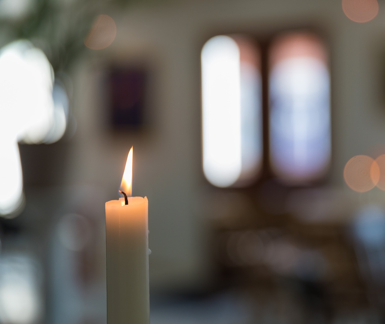 Image - light candles bokeh