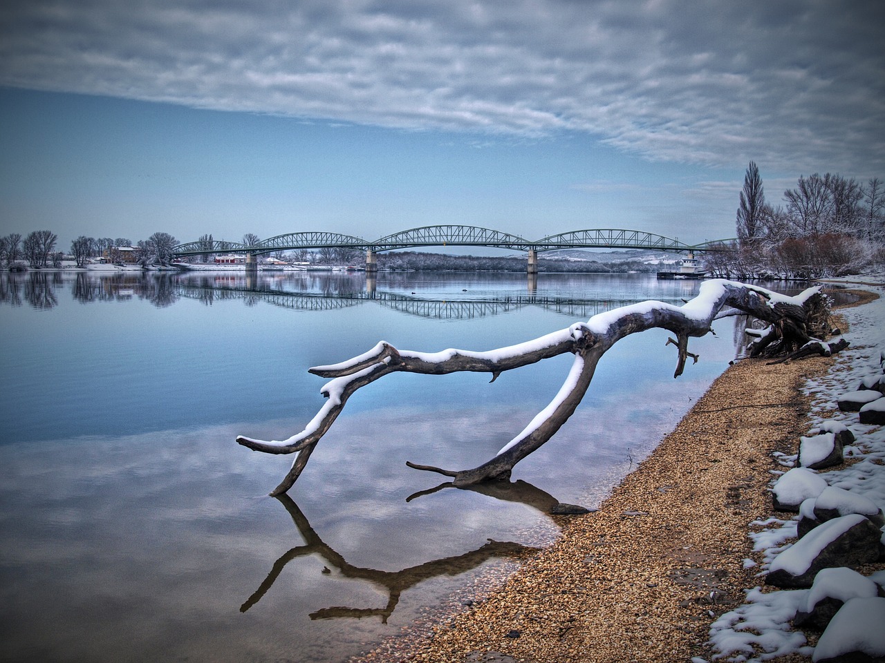 Image - the danube reflection winter bridge