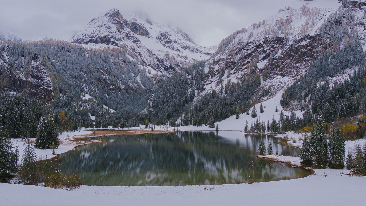 Image - bergsee mirroring mood wintry