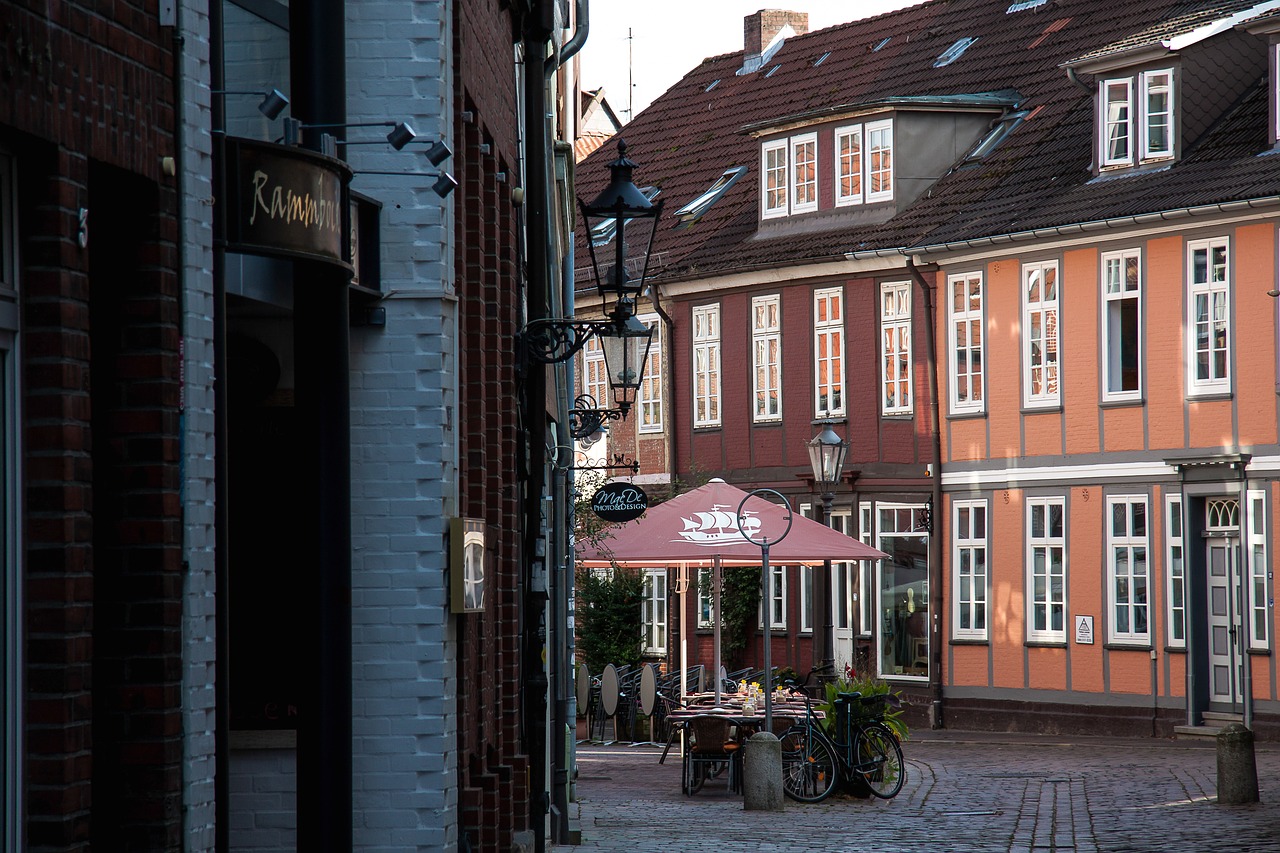 Image - alley old town homes downtown