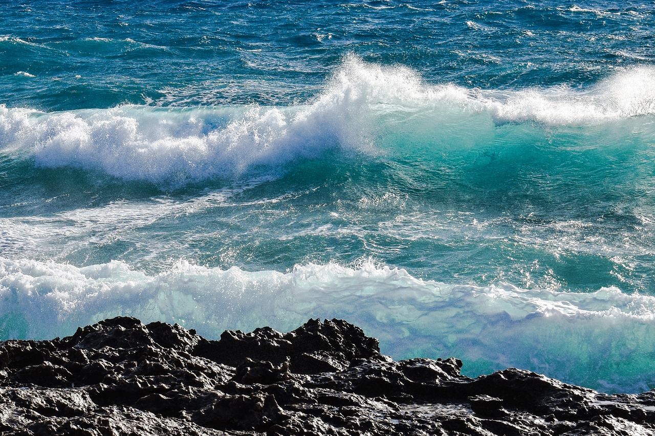 Image - wave crushing rocky coast