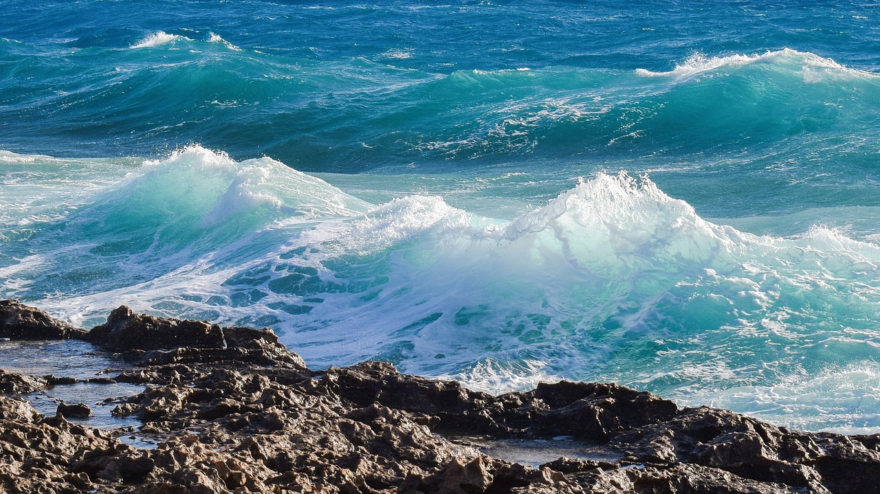 Image - wave crushing rocky coast