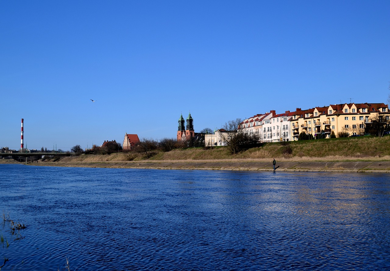 Image - poznan river the cathedral