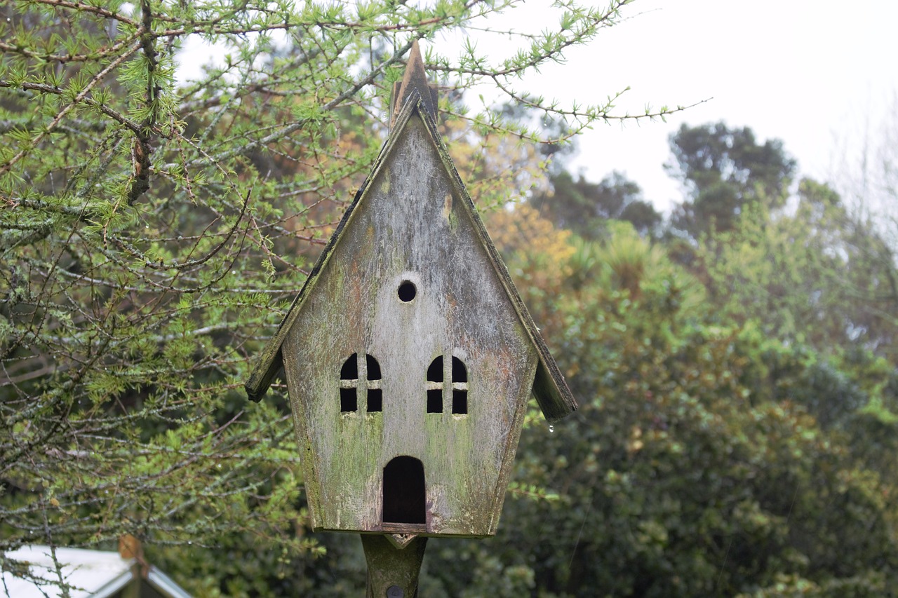 Image - old weathered birdhouse country