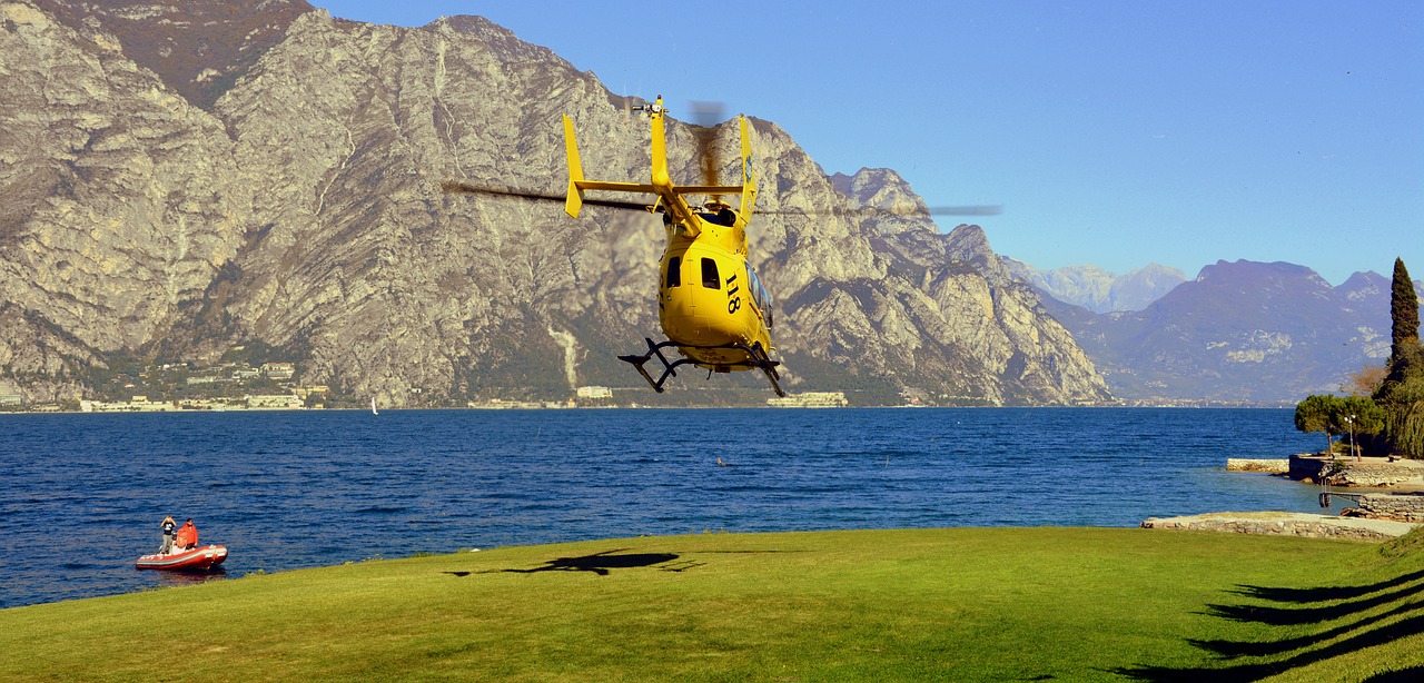 Image - take off helicopter emergency lake