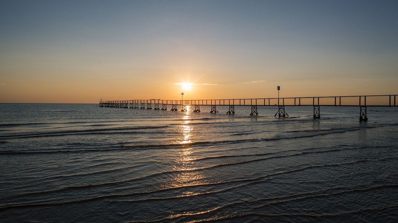 Image - beach sunrise sun holiday sea