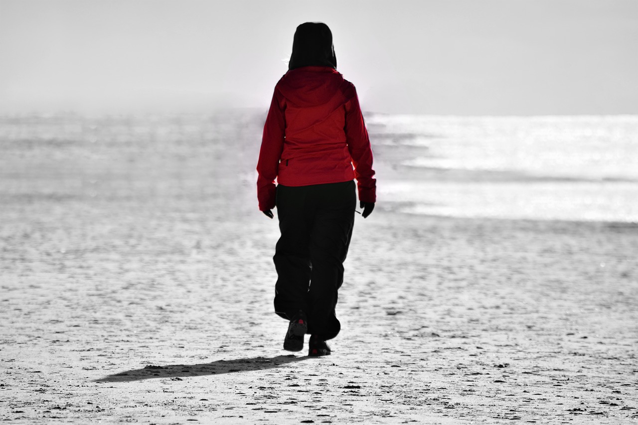 Image - walk north sea coast holidays red