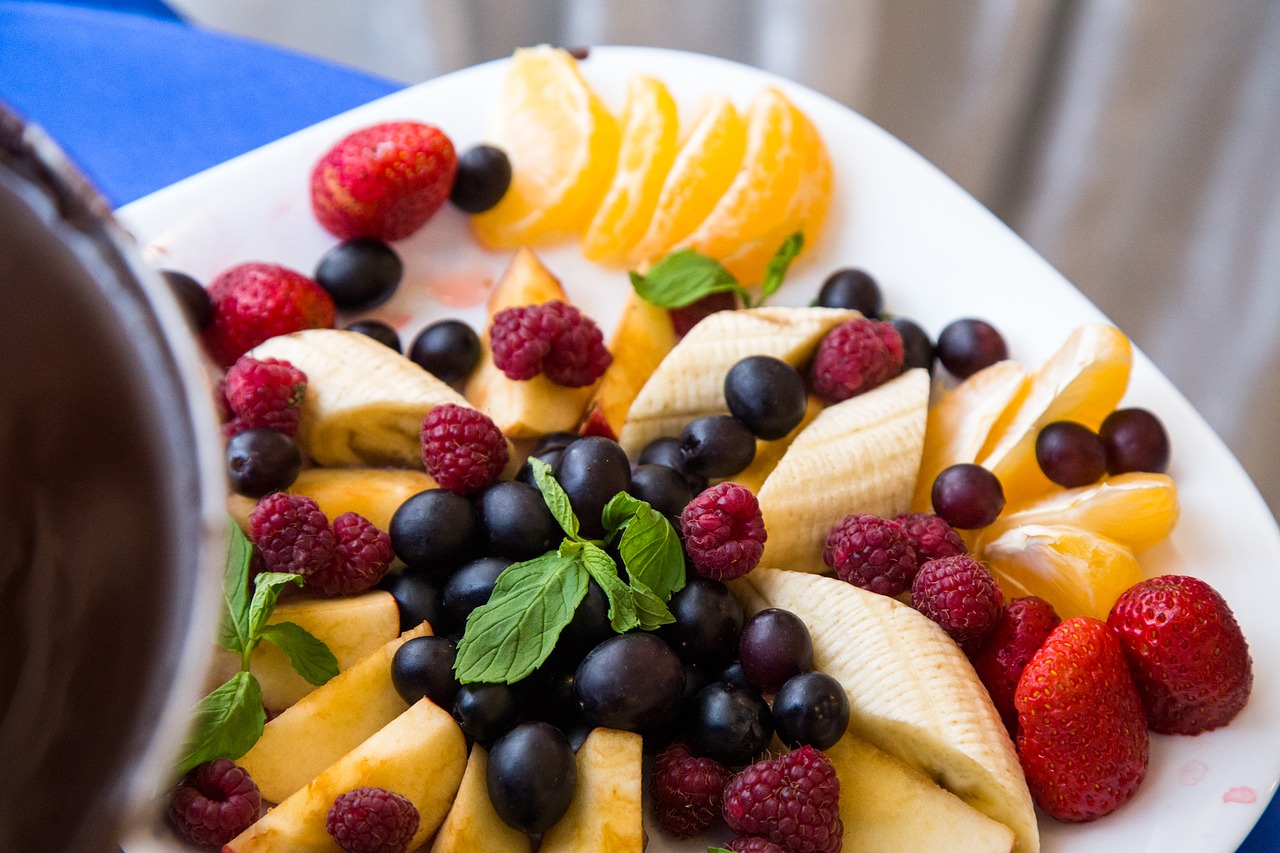 Image - fruit slicing chocolate fountain