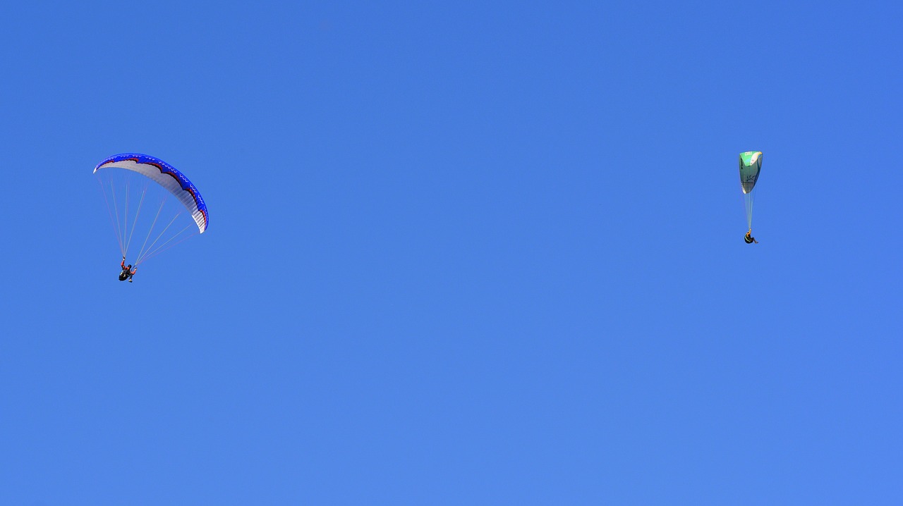 Image - paragliding couple fly sport sky