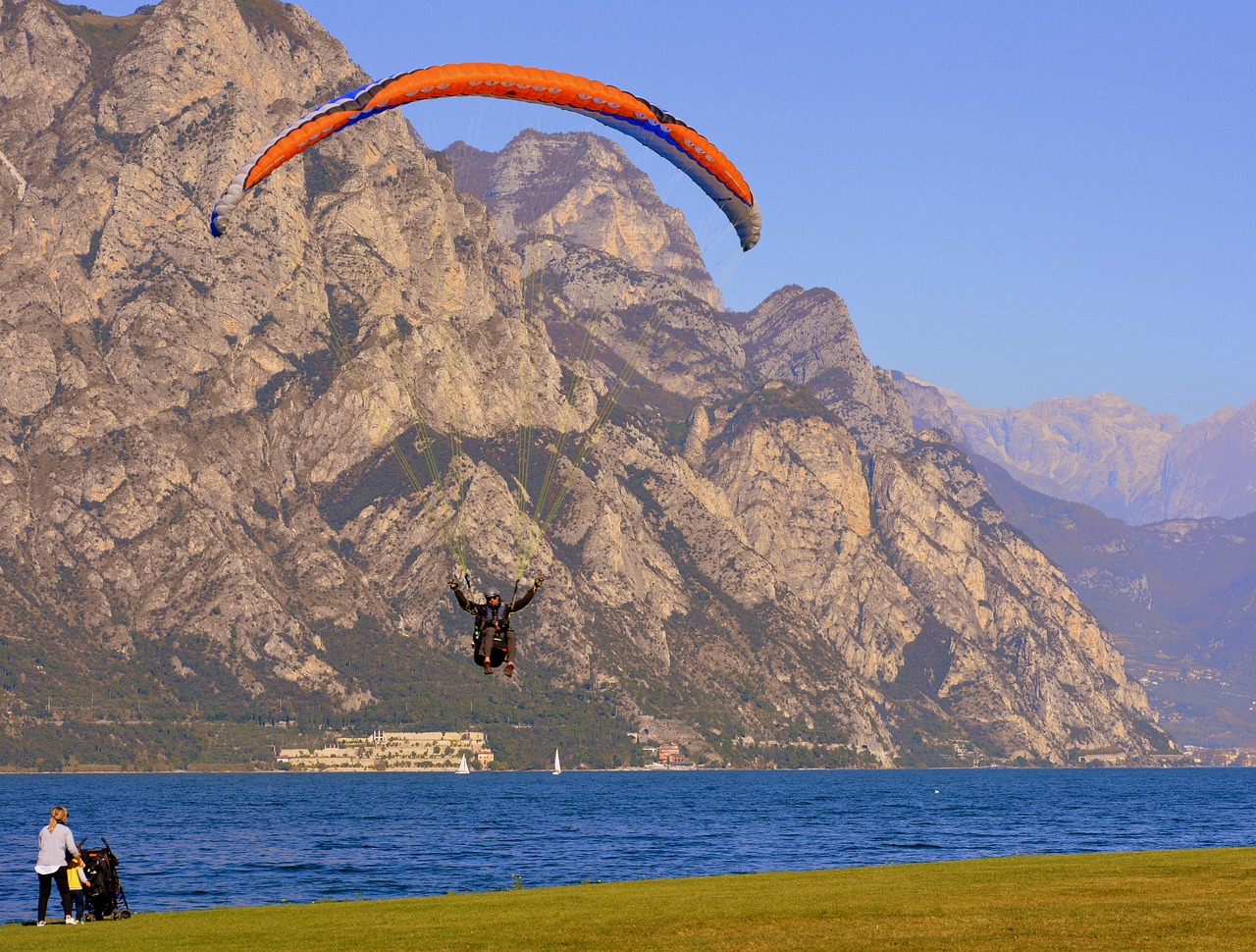 Image - paragliding landing prato lake fly