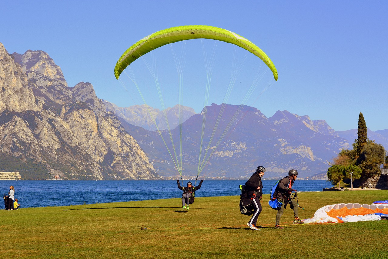 Image - paragliding landing prato lake fly