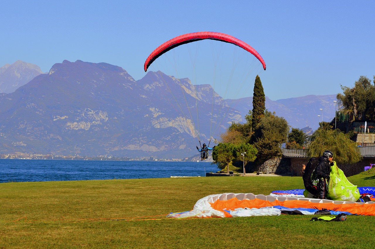 Image - paragliding landing prato lake fly