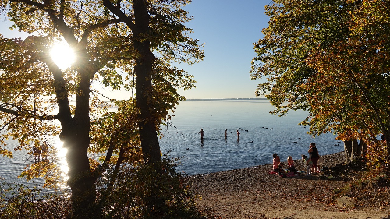 Image - autumn mood lake chiemsee beach