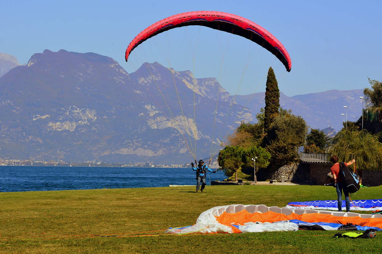 Image - paragliding landing prato lake fly