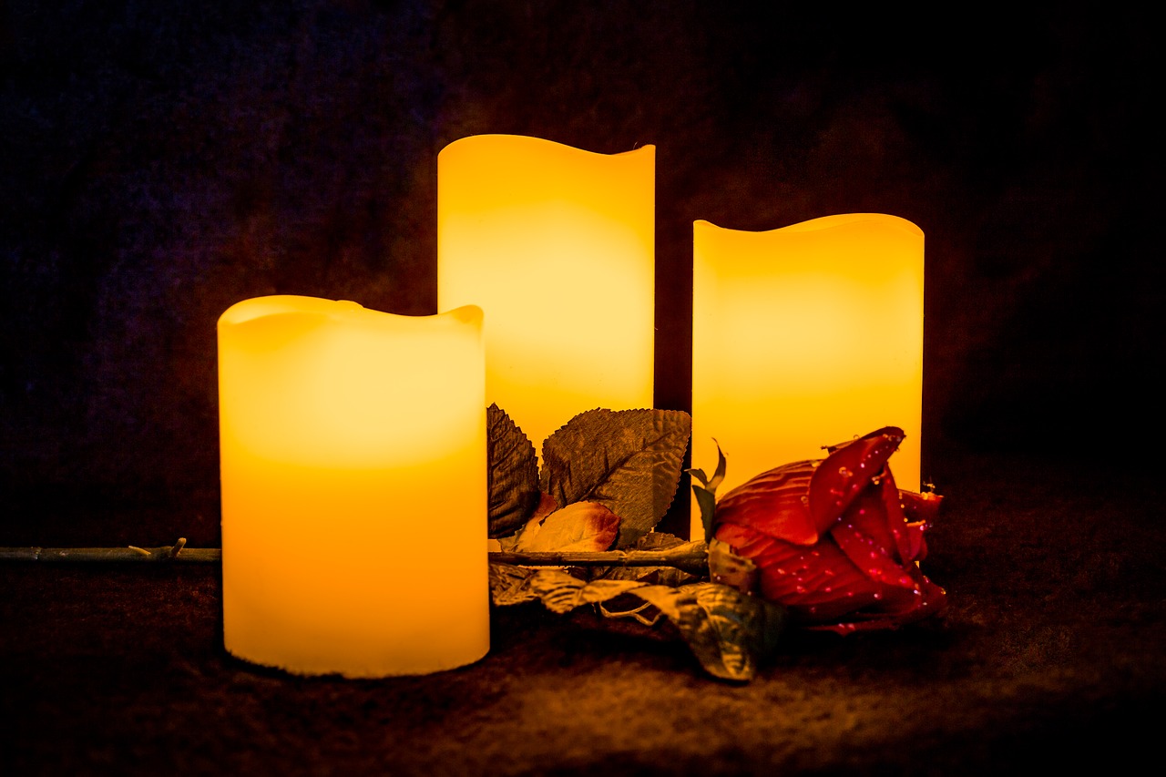 Image - candle light rose glowing