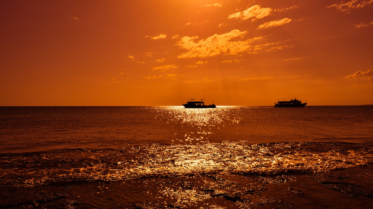 Image - boats sunset sunlight sunbeam sea