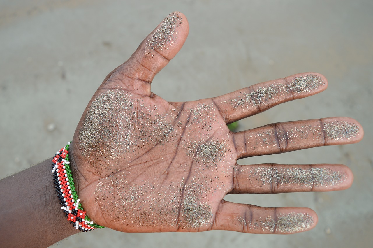 Image - sand hand fingers