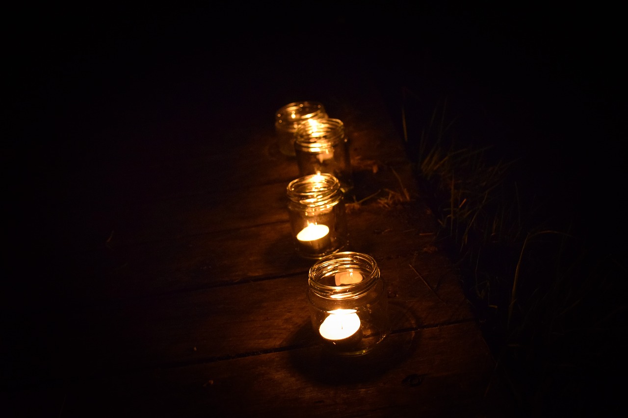 Image - tea lights dark