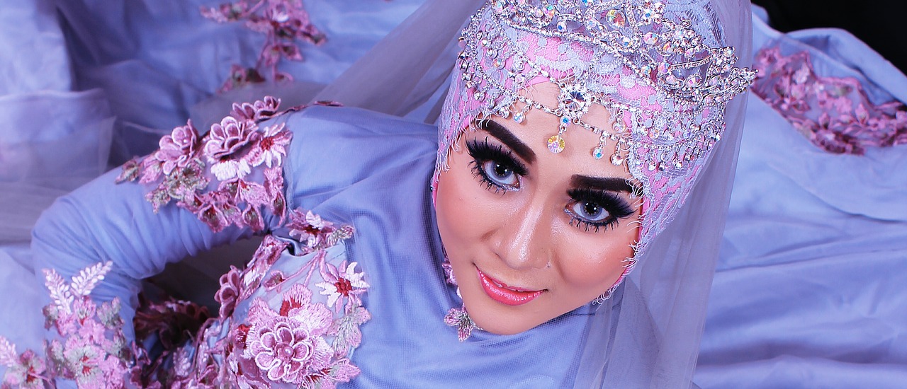 Image - woman wedding dress wedding make up