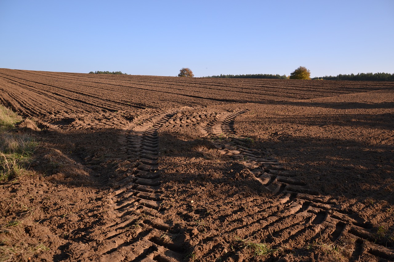 Image - field traces tractor way village