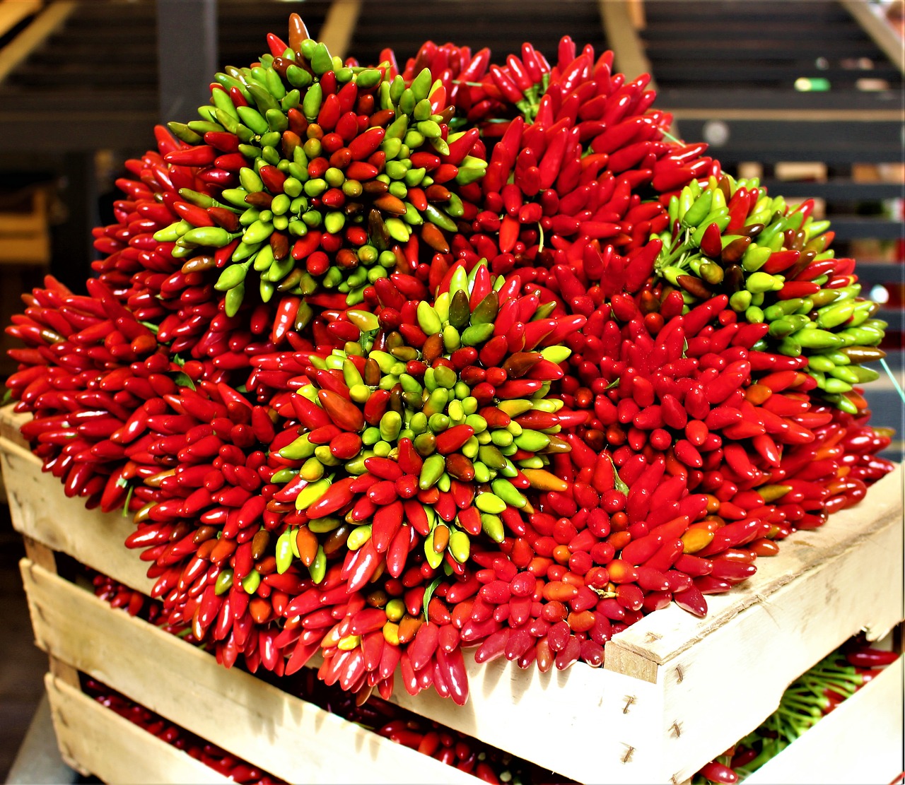 Image - pepper spices market red green