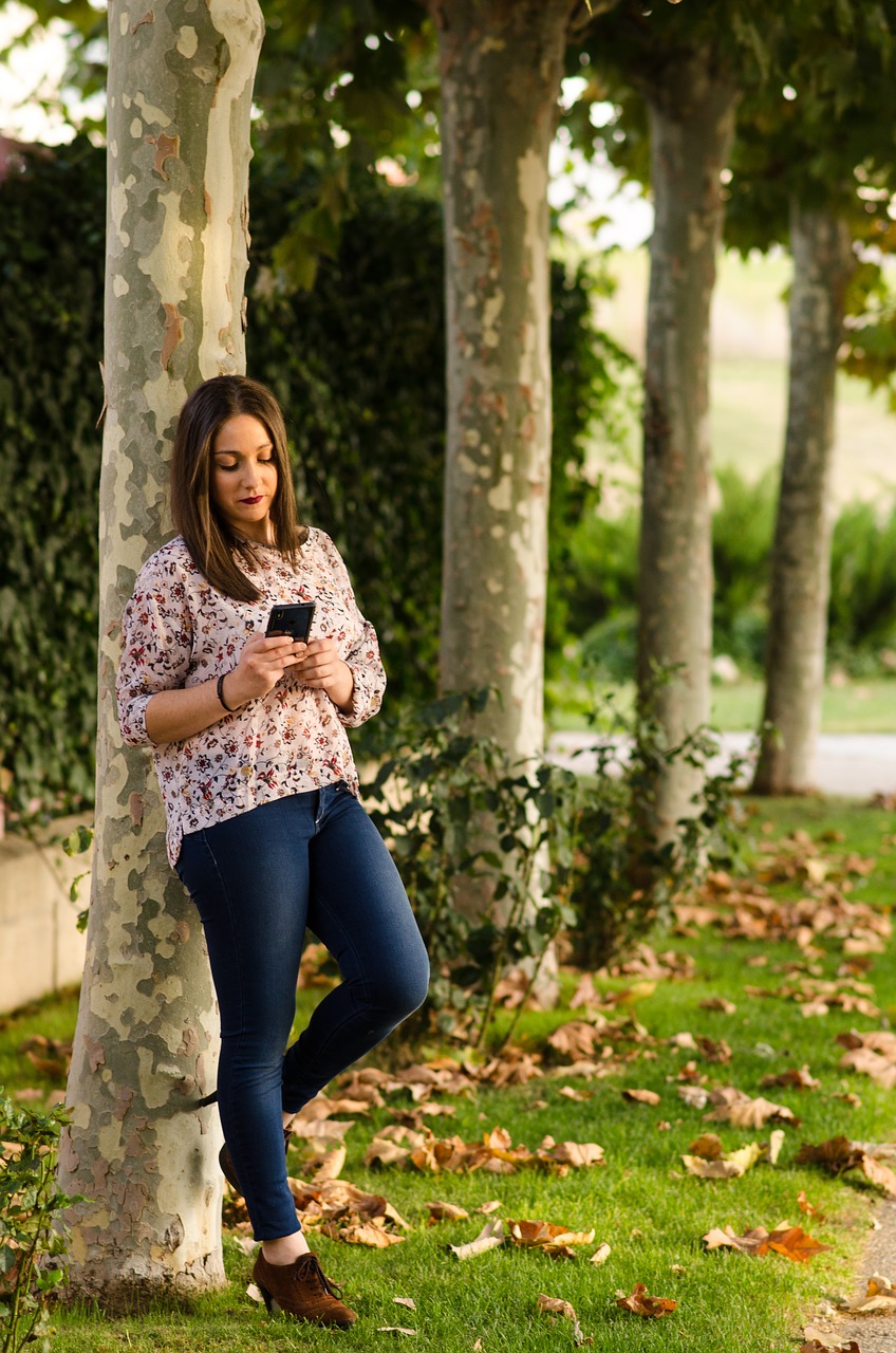 Image - posing mobile shop autumn women