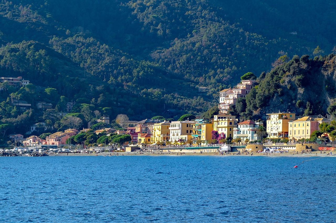 Image - cinque terre monterosso village