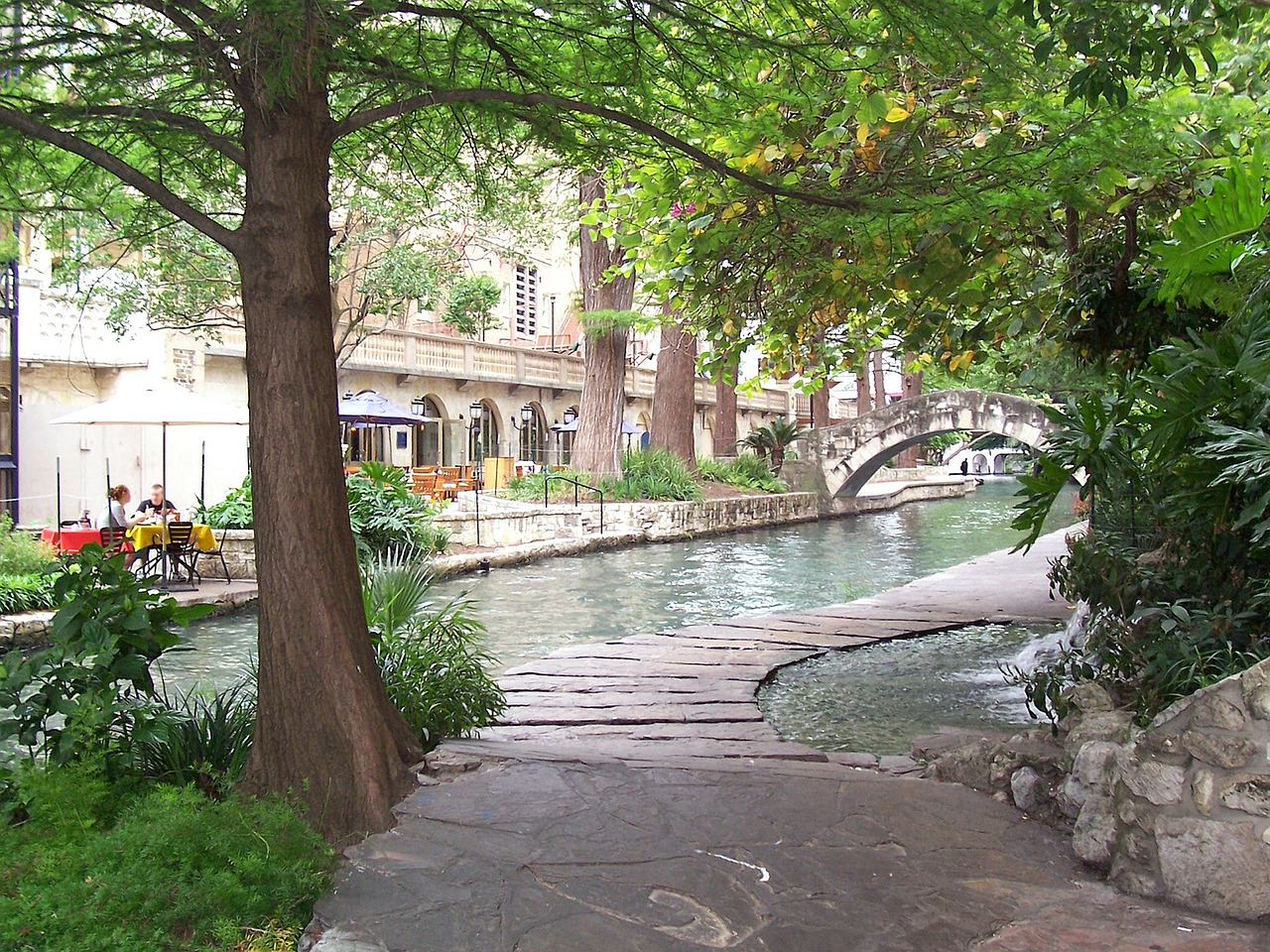 Image - walk pathway san antonio riverwalk