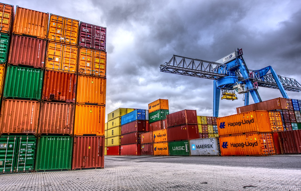 Image - container port loading stacked