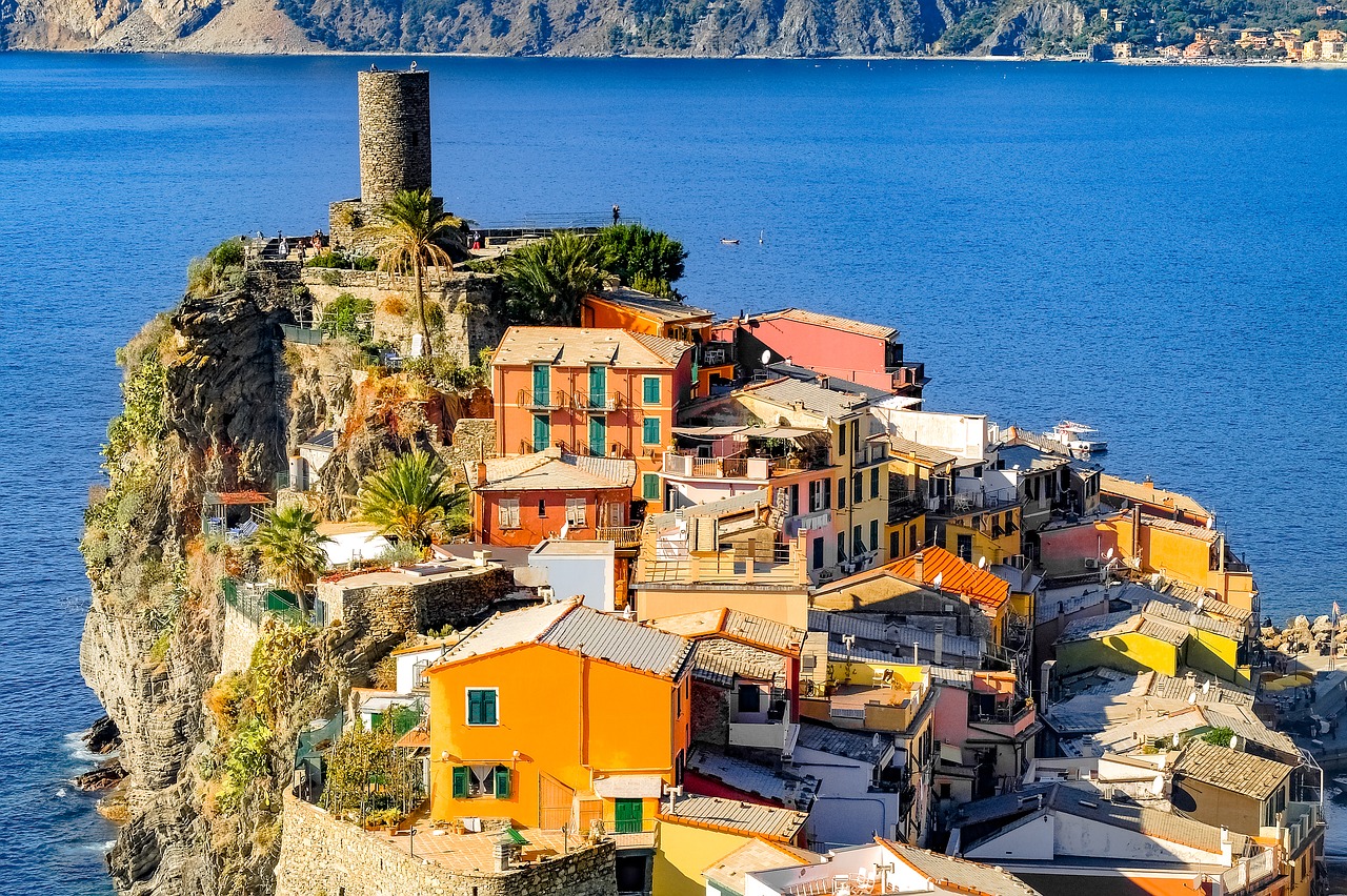 Image - cinque terre vernazza village