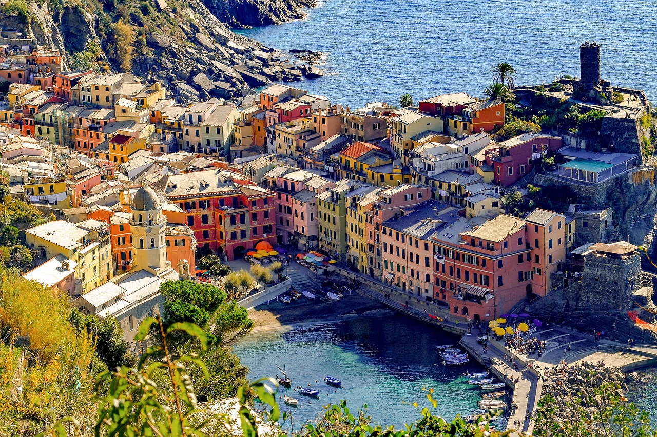 Image - cinque terre vernazza village