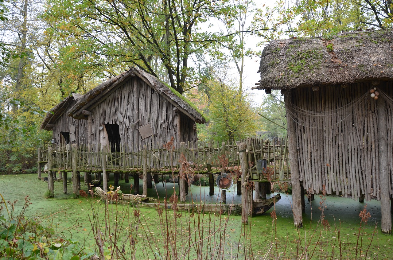Image - africa bush hut scale log cabin