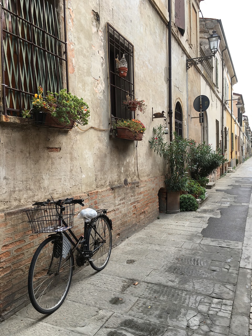 Image - italy bike street centre history