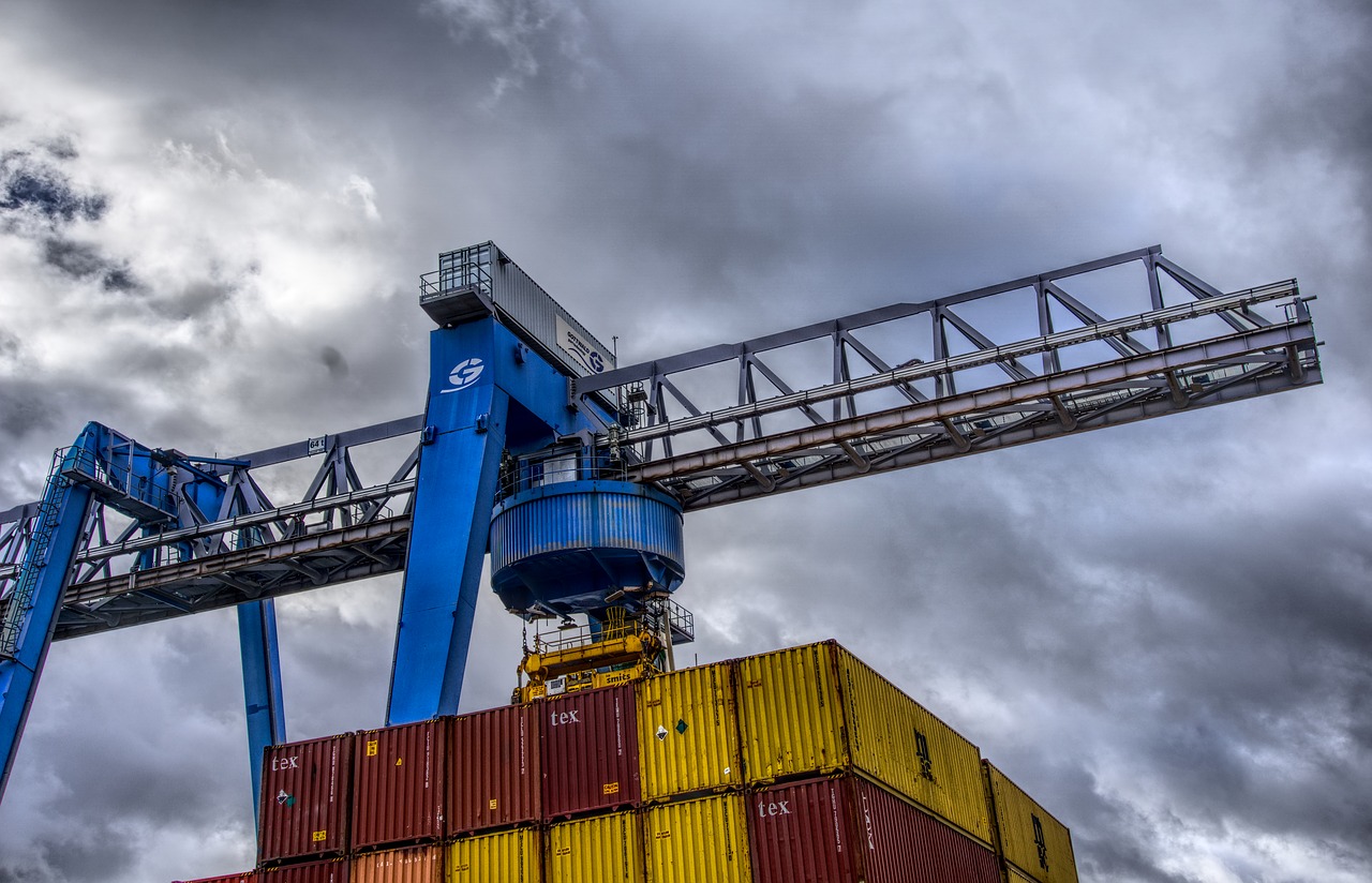Image - container port loading stacked