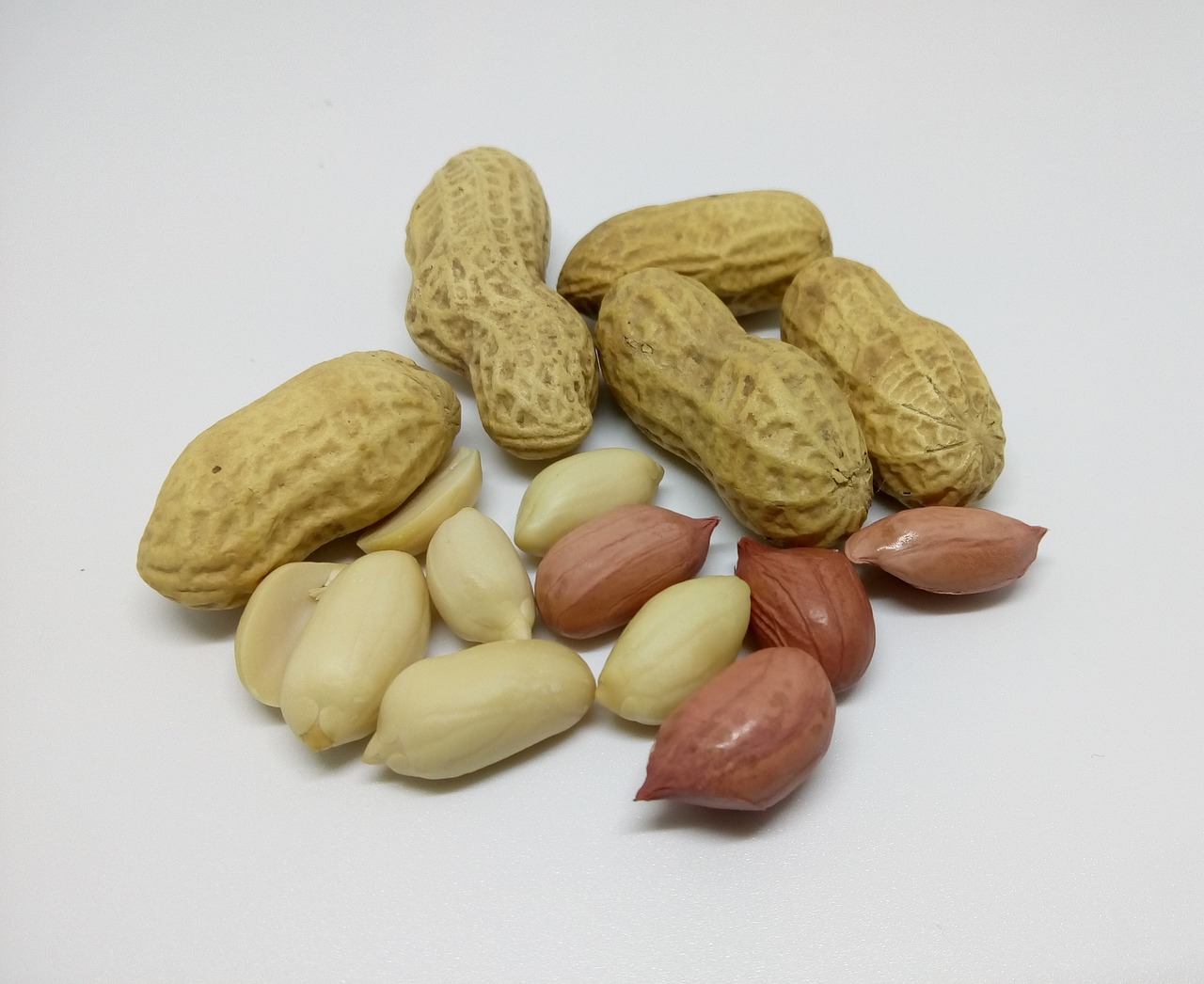 Image - peanuts nuts dry fruit raw