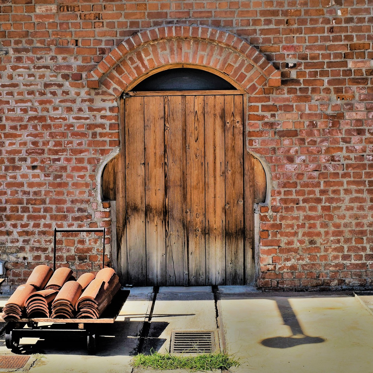 Image - door wooden brick factory old