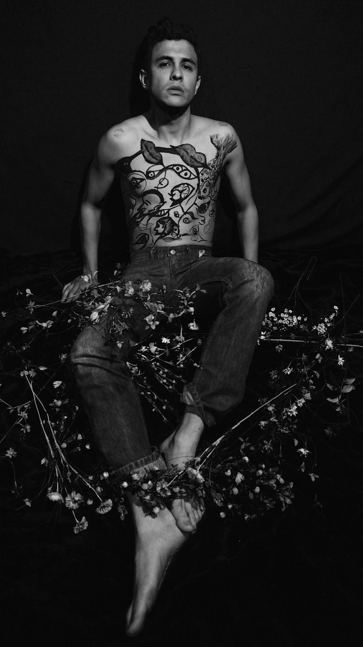 Image - model portrait flowers blancoynegro