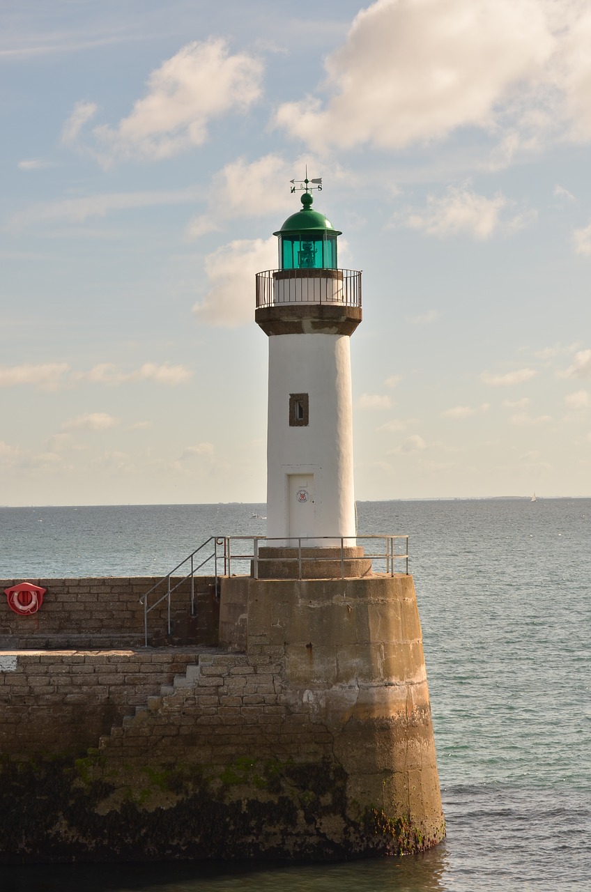 Image - lighthouse brittany green