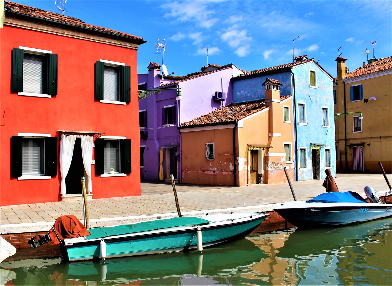 Image - venice burano channel buildings