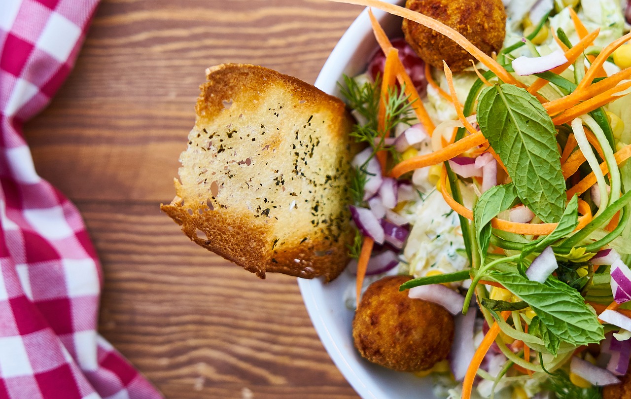 Image - bread salad table have a picnic