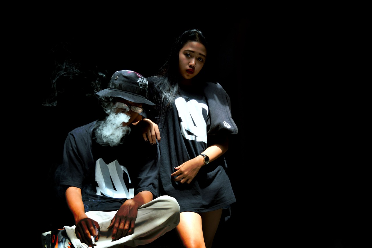 Image - couple smoke model young woman