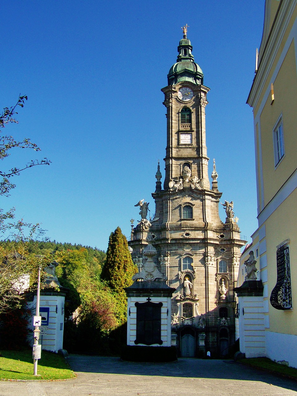 Image - gothic church abbey church