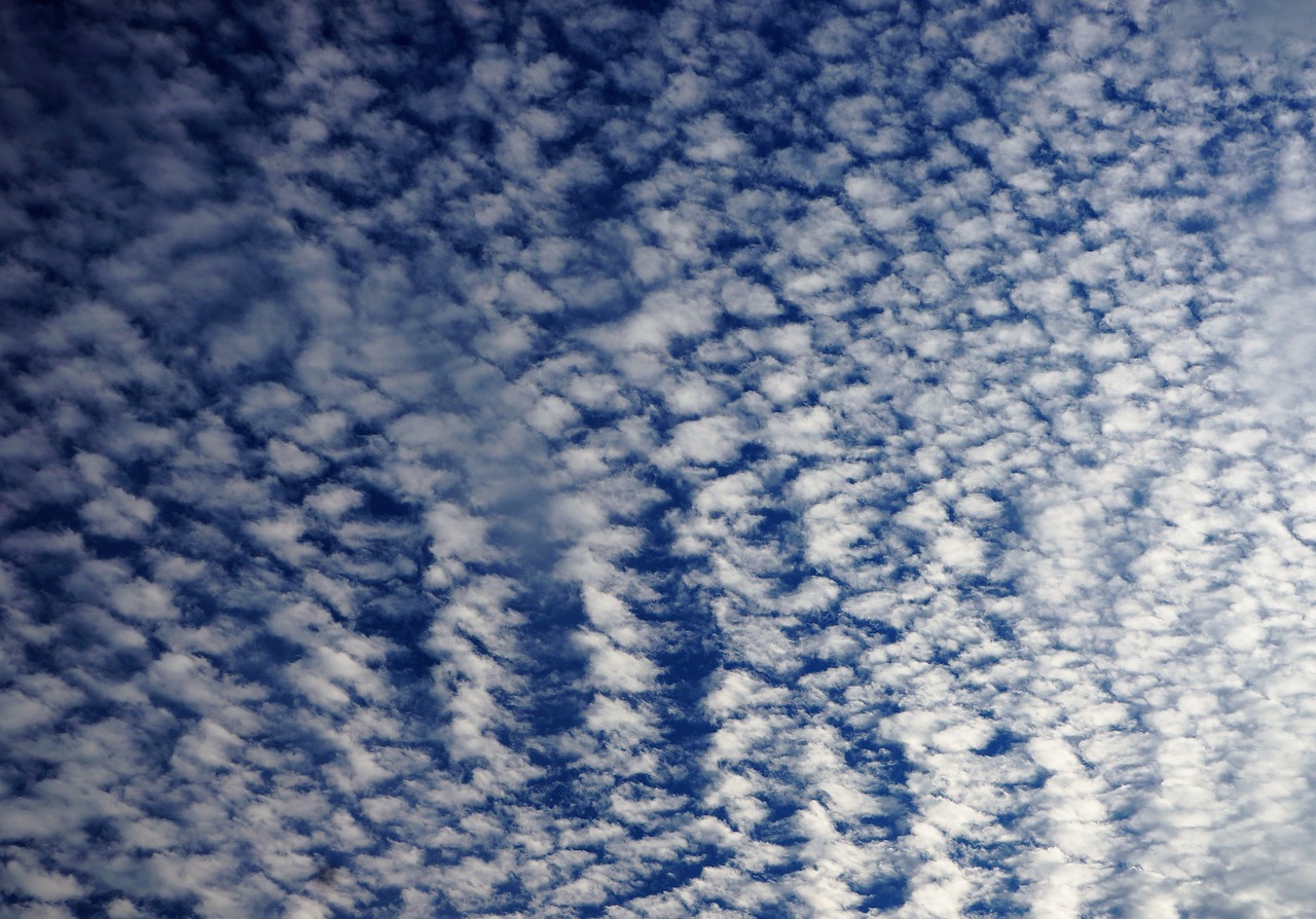 Image - clouds stripes high sky ceiling