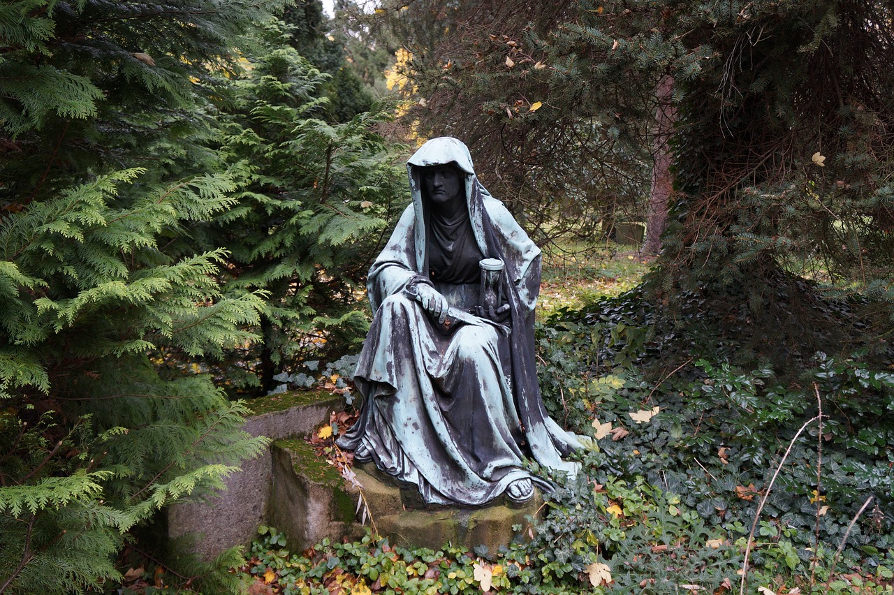 Image - figure old weathered old cemetery