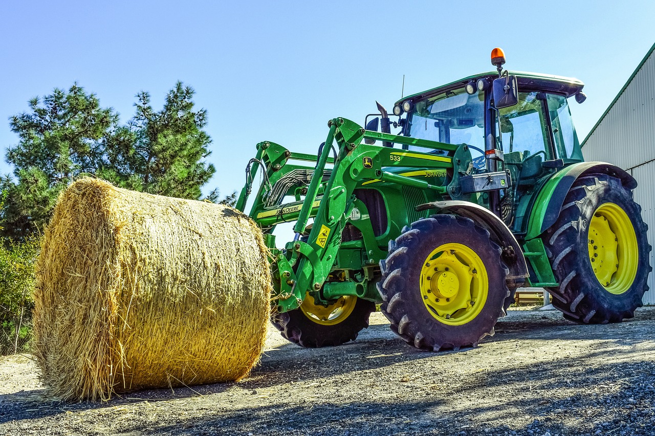 Image - tractor hay bale farming