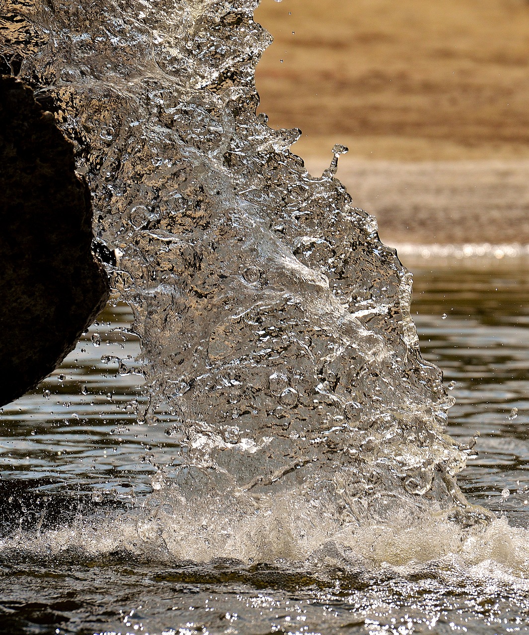 Image - water fountain spray well water