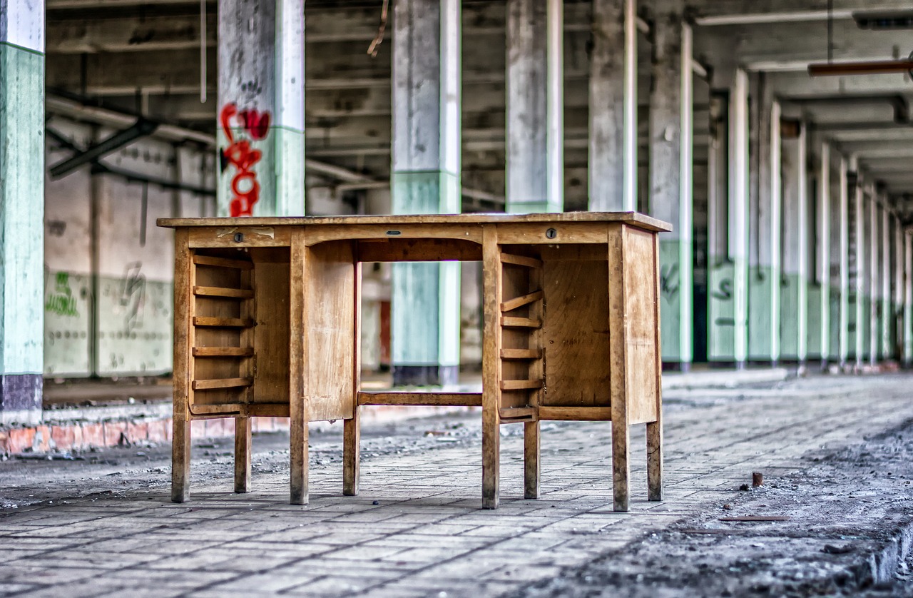 Image - lost places hall columnar desk