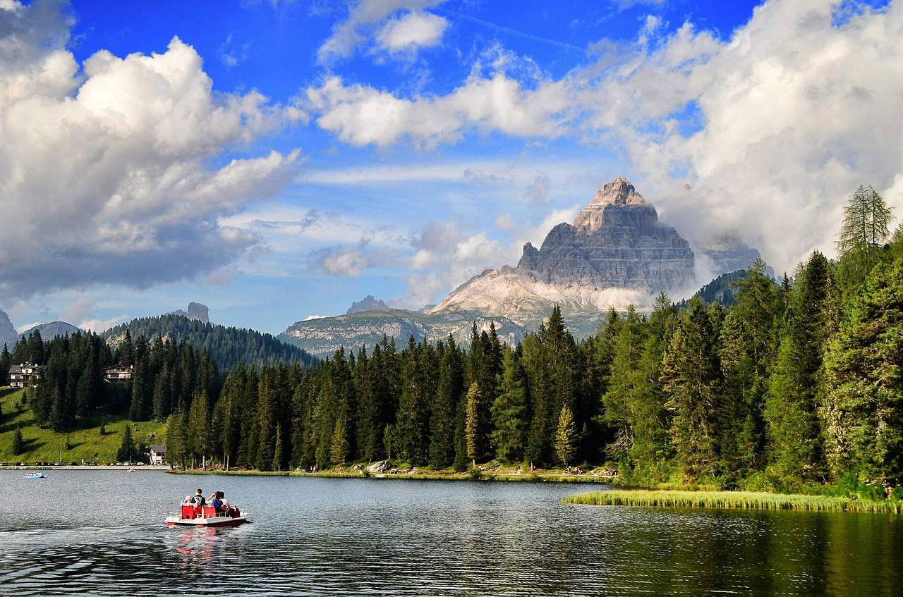 Image - lake misurina dolomites italy