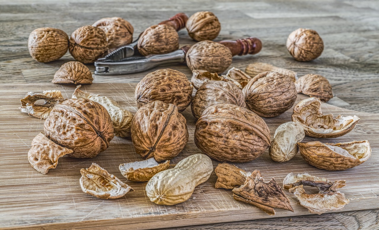 Image - nuts walnuts left untreated walnut