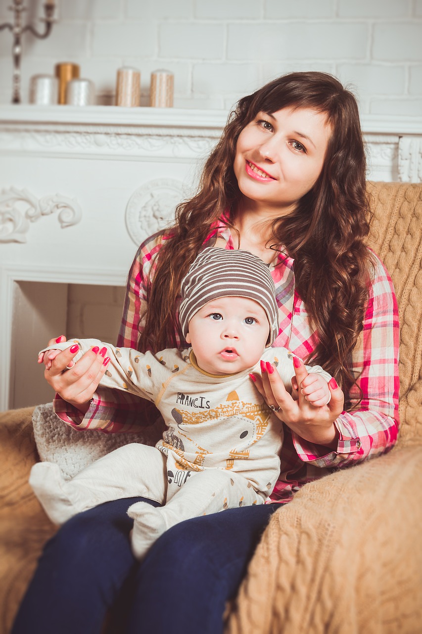 Image - family photoshoot armchair mom